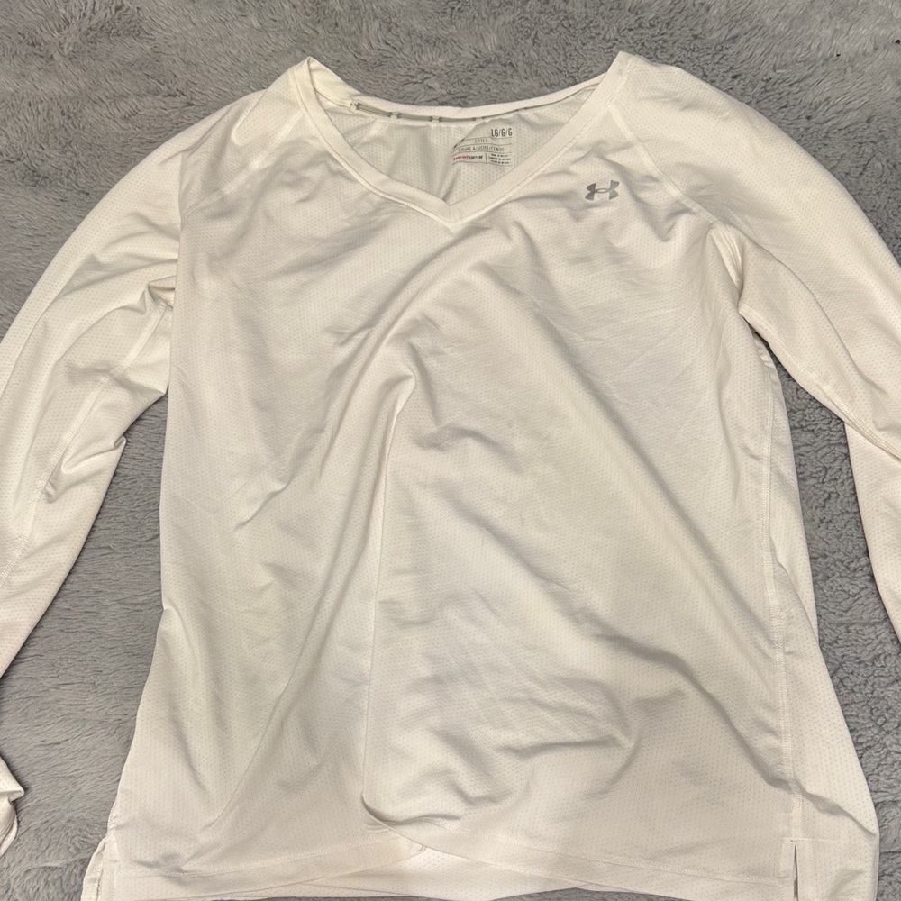 Under Armour Women’s White V-Neck Long Sleeve Performance Top